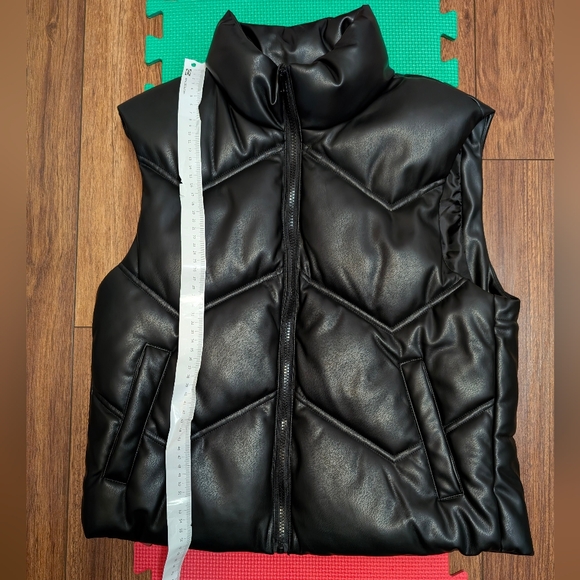NWOT Ci Sono faux leather puffer vest - Picture 5 of 6